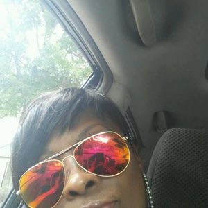 Meet your Posher, Andrea